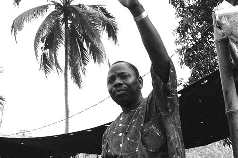  การประหารชีวิตของ Ken Saro-Wiwa: การต่อสู้เพื่อความยุติธรรมทางสิ่งแวดล้อมและสิทธิของชาว Ogoni